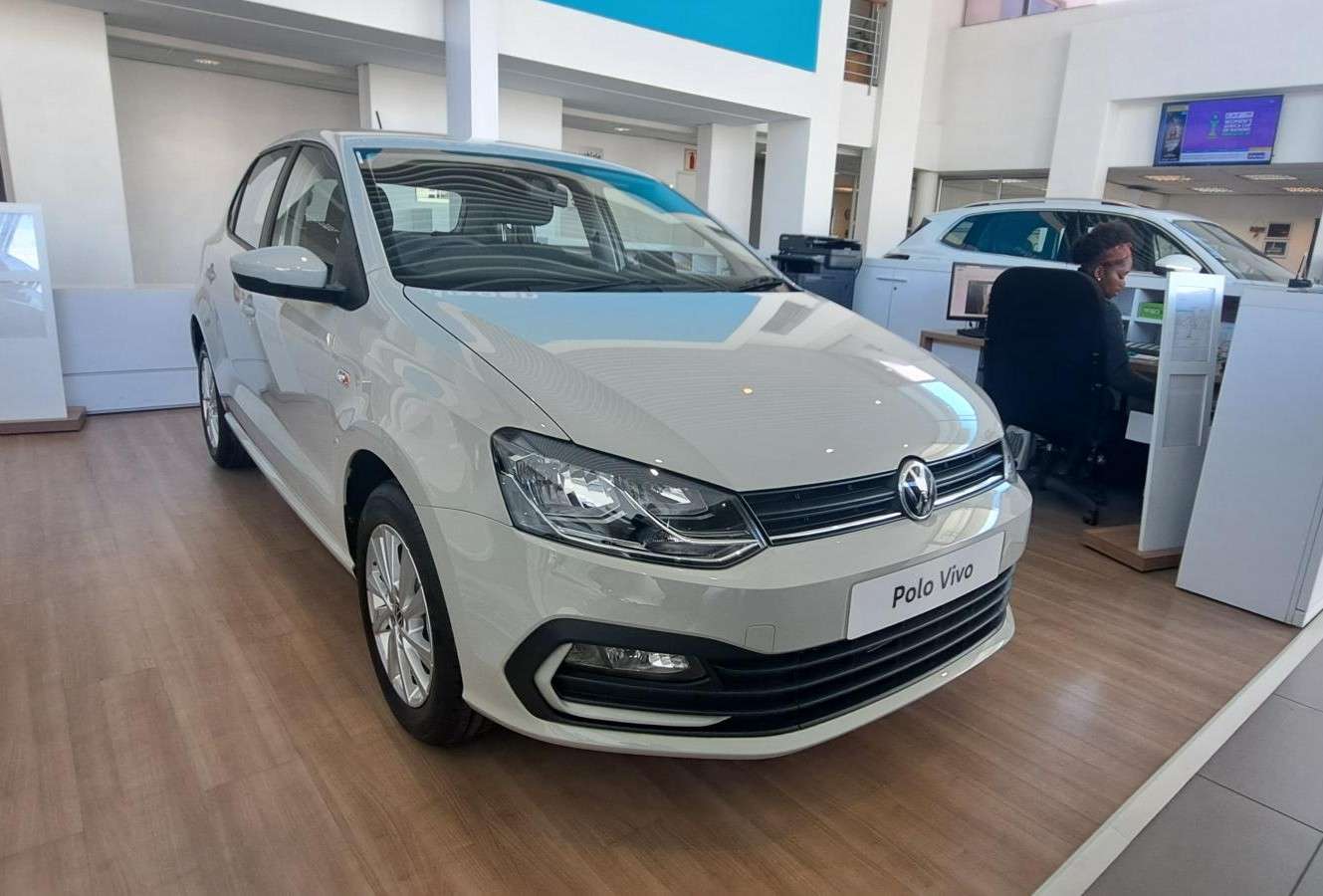 POLO VIVO 1.6 LIFE TIPTRONIC