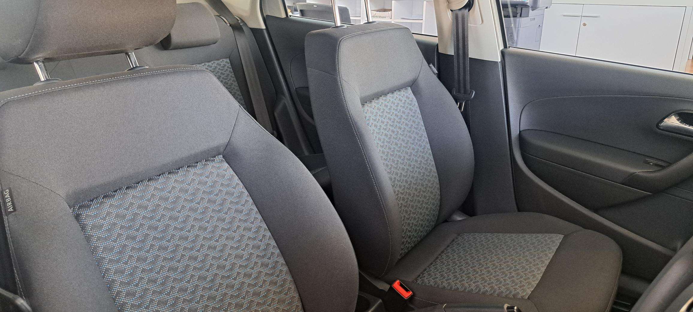 POLO VIVO 1.6 LIFE TIPTRONIC