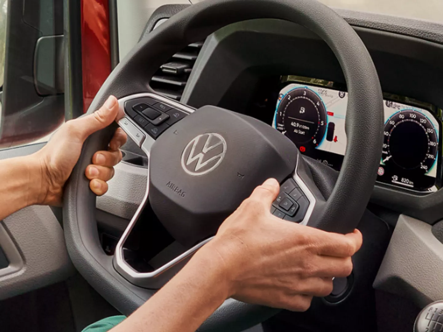 Multifunction steering wheel of the VW Crafter.