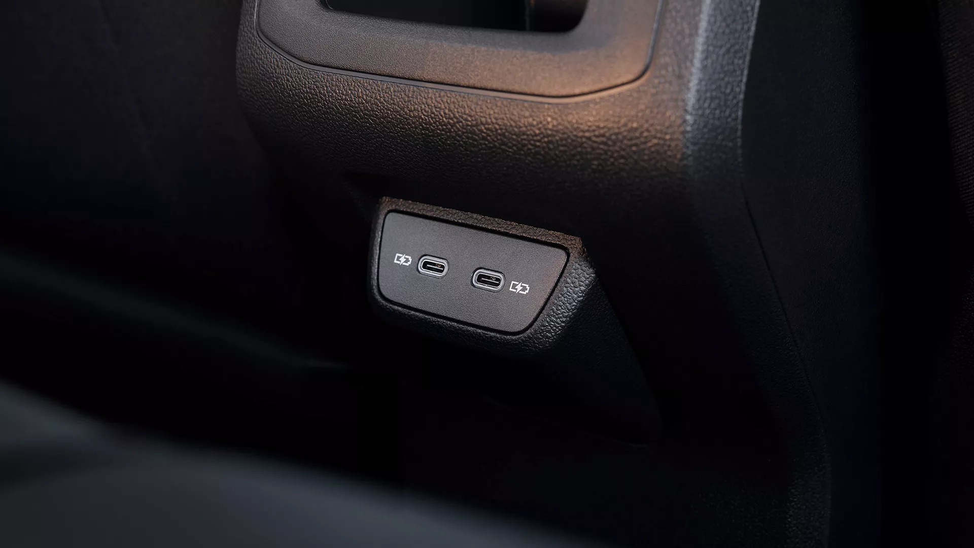 Close-up of the USB-C interfaces.