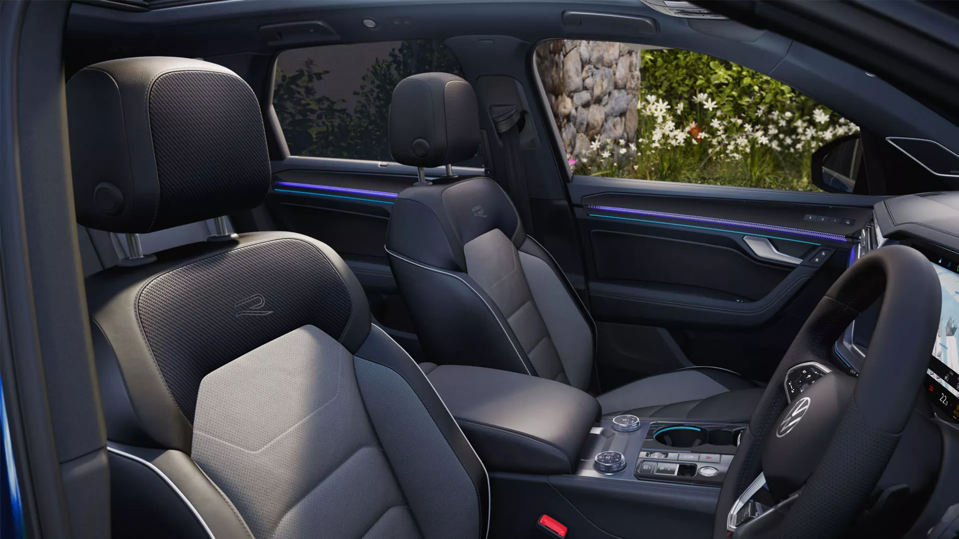 View through the side window to the interior and the front seats in the VW Touareg R-Line.